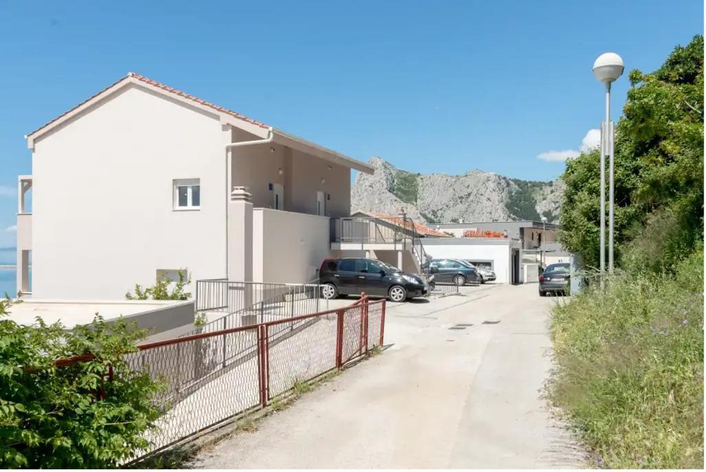 Apartments Mimac Omiš Exteriör bild